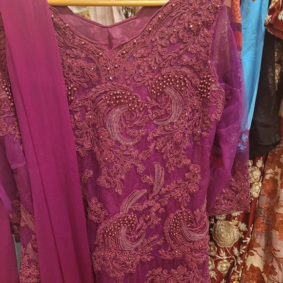 Burgundy net gown - Picture 2 of 3